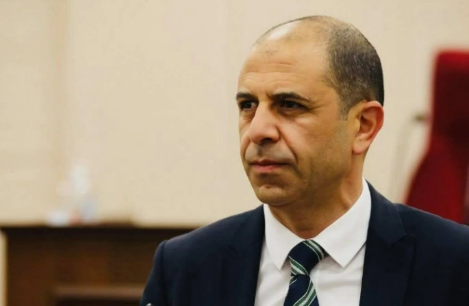 Özersay, mülkiyet konusunda Hükümet ve muhalefetin yaklaşımını eleştirdi