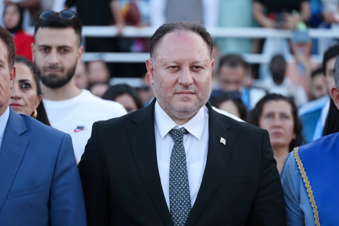 Öztürkler, LAÜ mezuniyet törenine katıldı