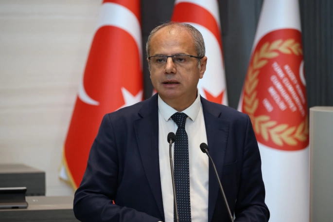Özuslu kamu vicdanına vurgu yaparak hükümete seslendi: “İstediğiniz kadar yasaları eğip bükün, kamu vicdanı ayrıcalıklıdır