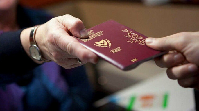 Rum yönetimi 14 Kıbrıs’lı vekilin pasaportunu iptal etti