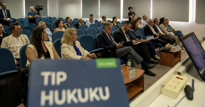 Sağlık Hukuku Sempozyumu, uzmanların katılımıyla sürüyor