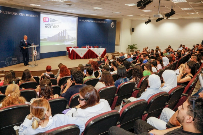 Tatar UKÜ'de düzenlenen 14 Mayıs Dünya Eczacılık Günü kutlamaları ve ödül törenine katıldı