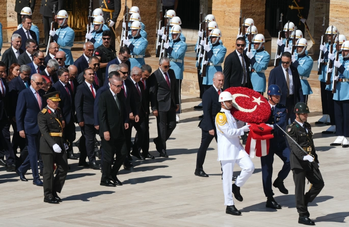 TC Cumhurbaşkanı Erdoğan'dan Anıtkabir'e ziyaret