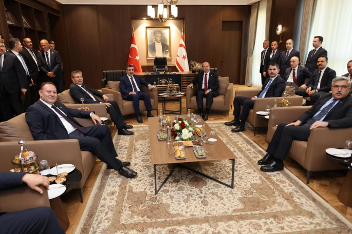  TC Cumhurbaşkanı Yardımcısı Yılmaz, Öztürkler’i yeni makamında ziyaret etti