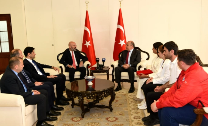 TC Lefkoşa Büyükelçisi Başçeri, TEKNOFEST KKTC'ye katılan Türkiye Maarif Vakfı heyetini kabul etti