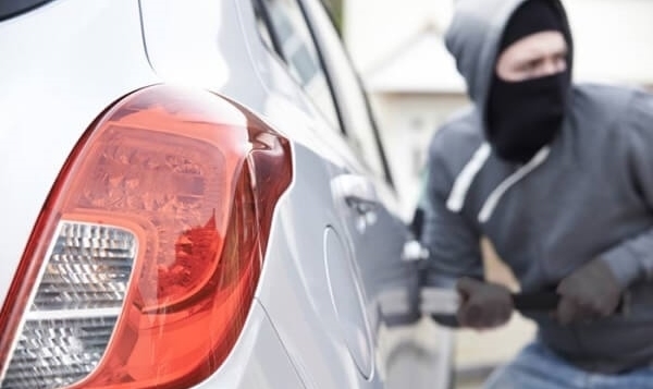 Tuzla-Gazimağusa'da bir araç içerisinde hırsızlık olayında 3 şüpheli tutuklandı