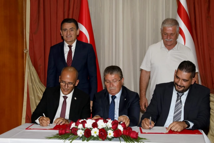  Üstel, Güzelyurt Yeni Sosyal Konut Projesi 1. Etap Sözleşmesi İmza Törenine Katıldı