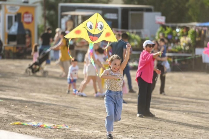 Yenikent’te çocuklar uçurtmalarla gökyüzüne neşe saçtı!