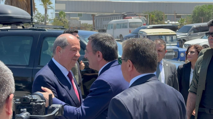 Zirve ziyareti Güzelyurt’ta: Cevdet Yılmaz, Ersin Tatar ve Üstel kitap evinde